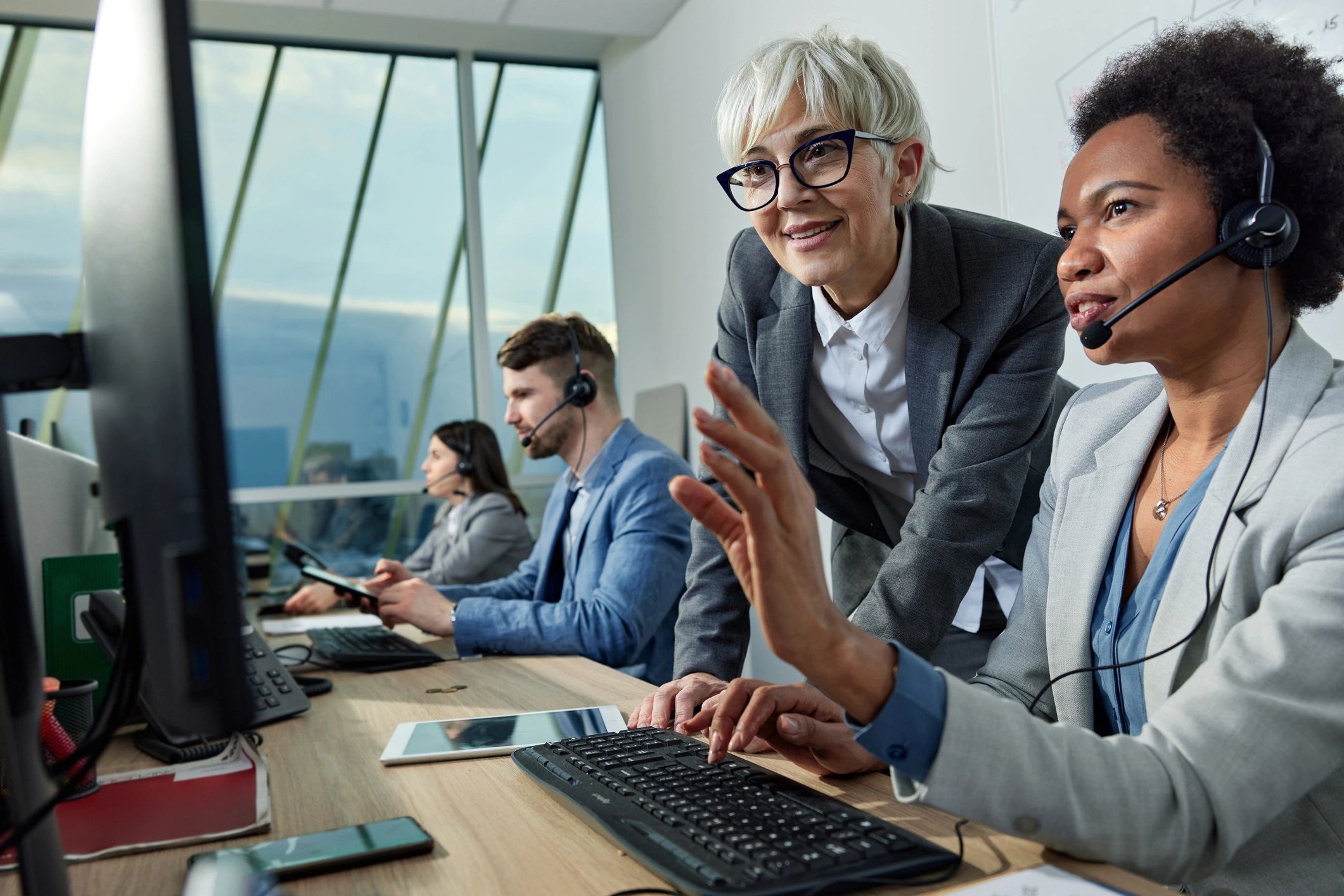 Manager assisting support agent