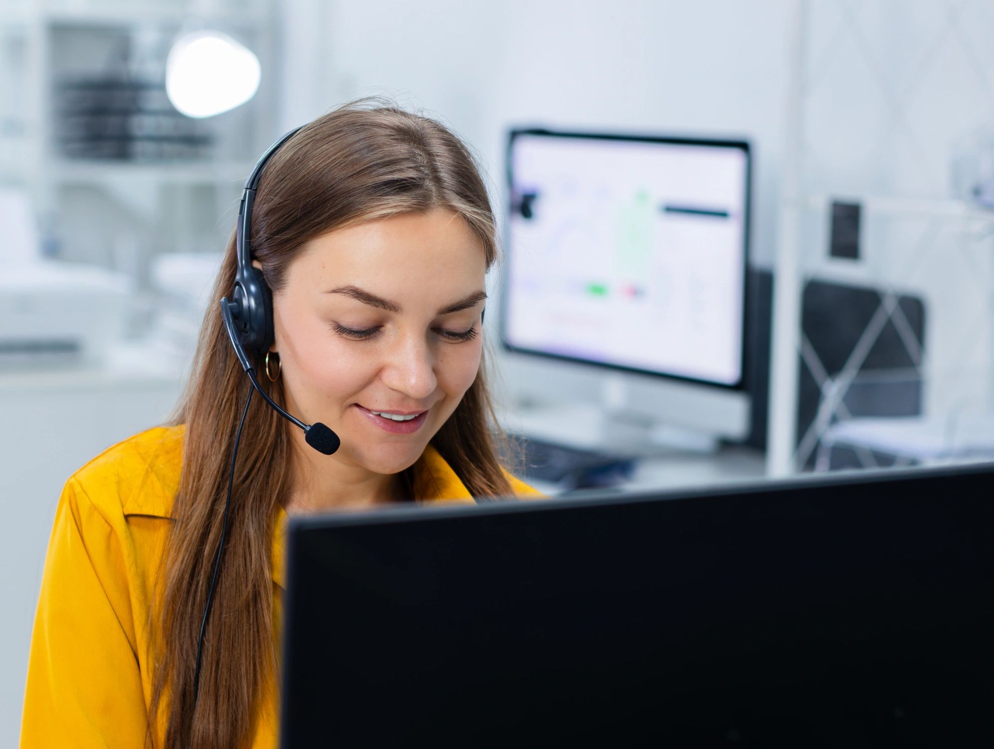 Customer support agent using a chat dashboard